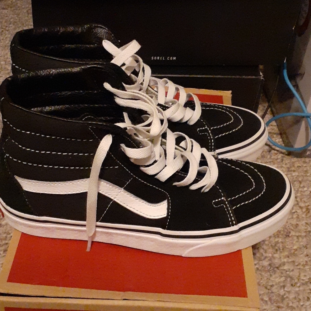 Vans hi tops black and white